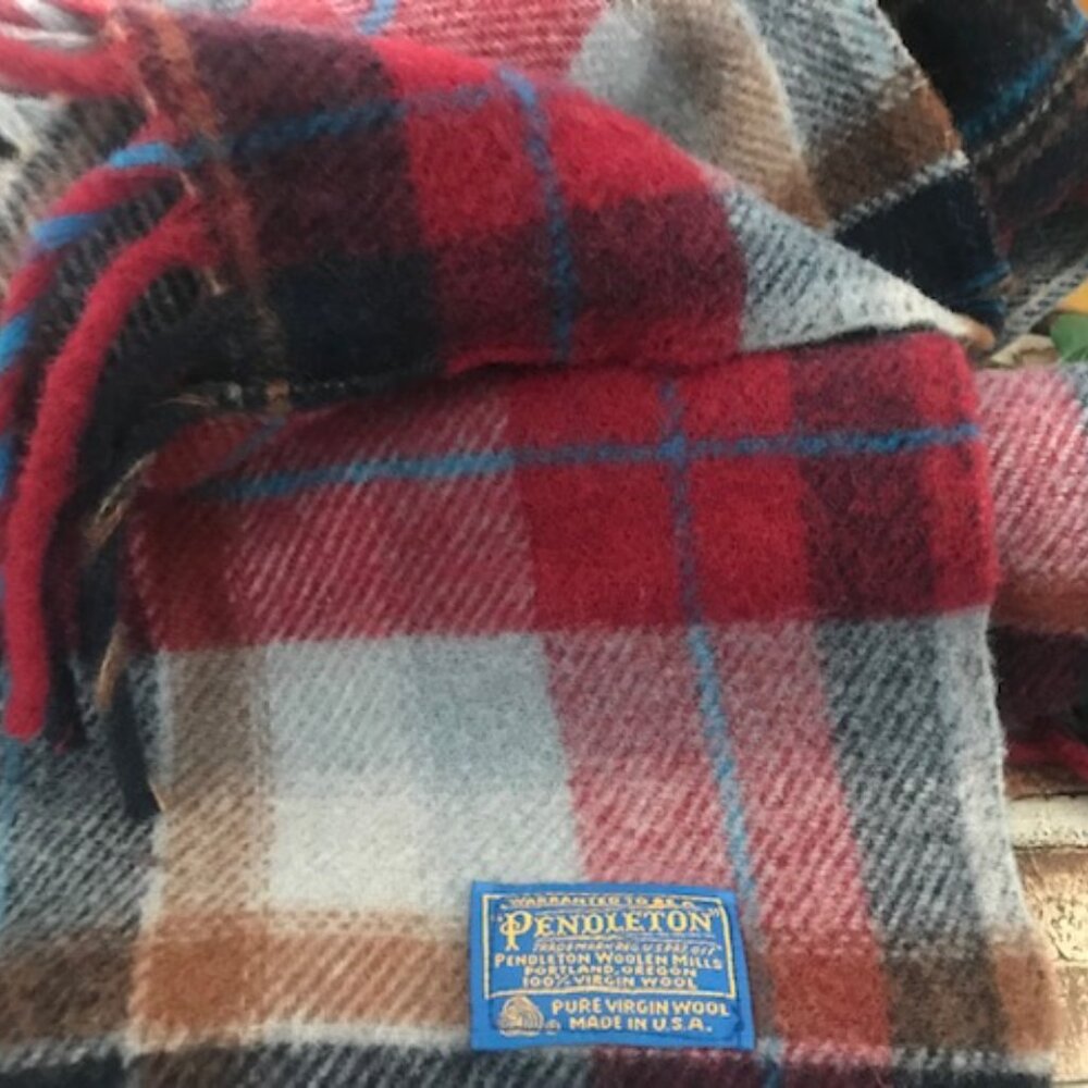 VTG PENDLETON WOOL PLAID FRINGED *MOTOR ROBE* THROW BLANKET RED/GRAY/BLK 72"x49"